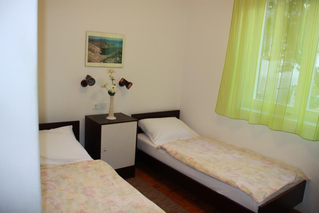 Mediterranean Oasis Apartments バスカ エクステリア 写真
